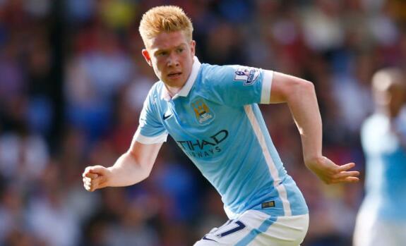 阿图什杯球员进球后跑上看台给母亲献花，后两黄变一红被罚下