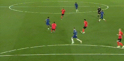 记者：维尼修斯女友在美国涉嫌欠税，可能无法陪他参加世界杯