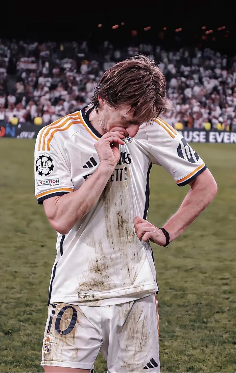 手感冰凉！浓眉未伤退半场0分还要追溯到近10年前